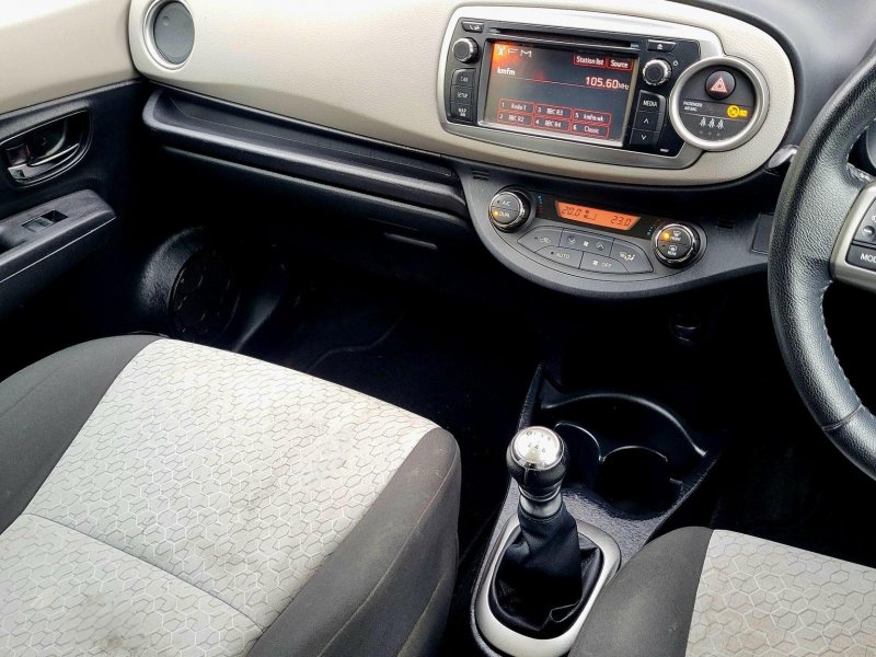 TOYOTA YARIS