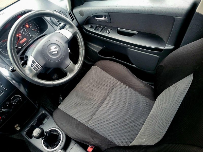 SUZUKI SX4