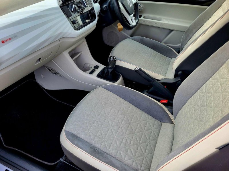 VOLKSWAGEN UP