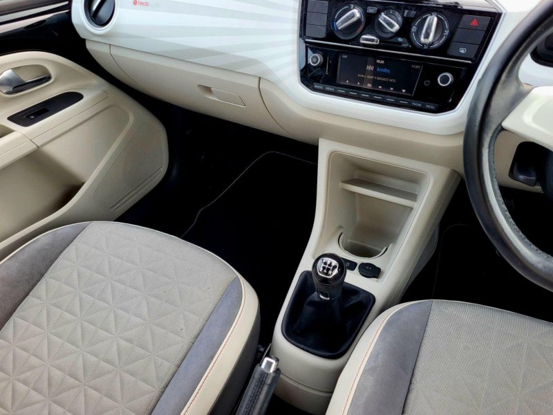 VOLKSWAGEN UP