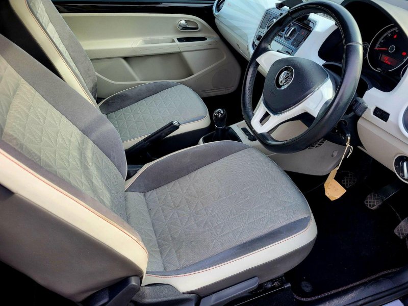 VOLKSWAGEN UP